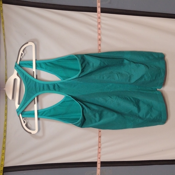 Turquoise stretchy athletic tank - Picture 7 of 7